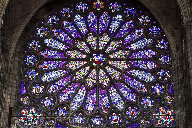 Discover the rose window in the Basilica of Saint-Denis